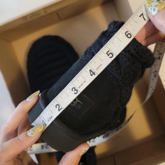 UGG Classic Mini Chunky Cable Knit Boots Womens 7 Boho Whimsygoth Cozy - Picture 12 of 12